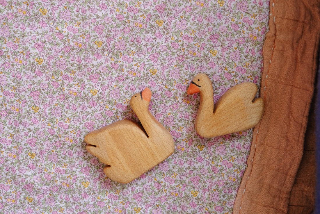 Holztier Schwäne